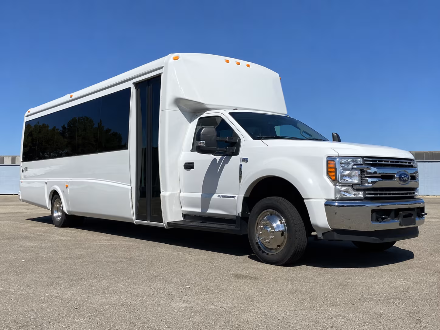 memphis professional corporate charter bus rentals in memphis