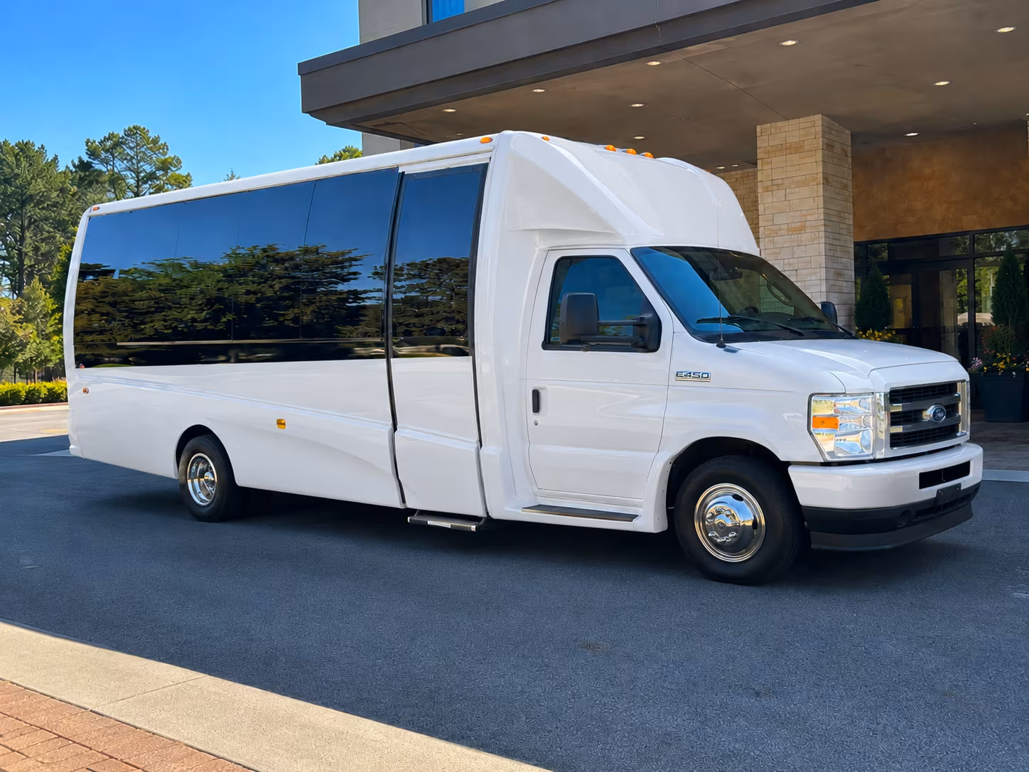 shuttle your guests between collierville and memphis without the poplar avenue headache