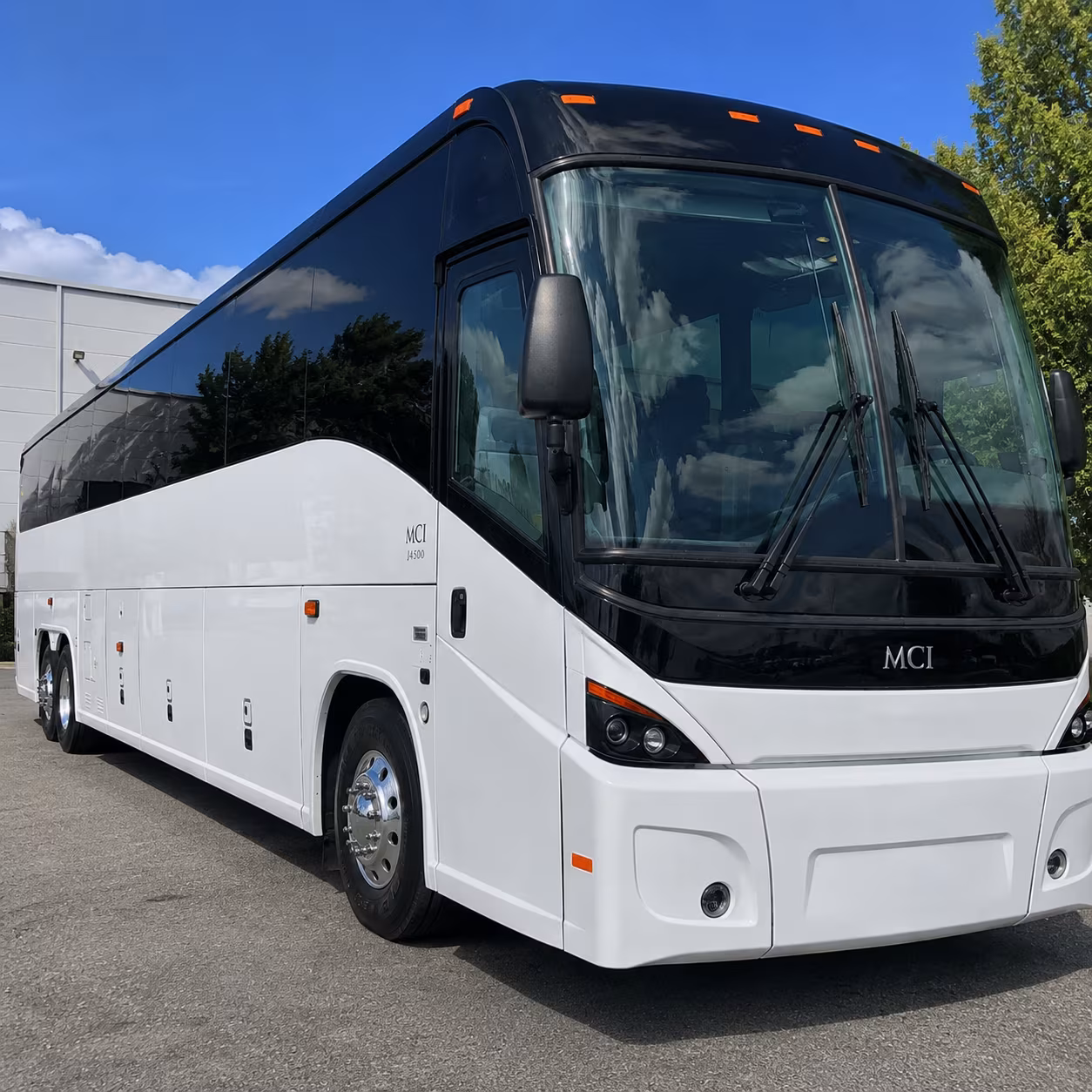 where charter buses pick up and drop off at memphis international airport